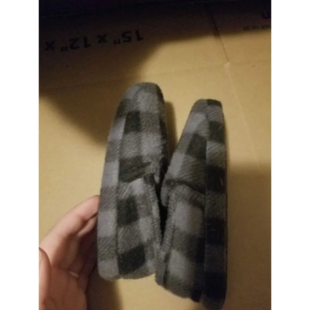 Wonder Nation Black and Grey Plaid Toddler Slippers